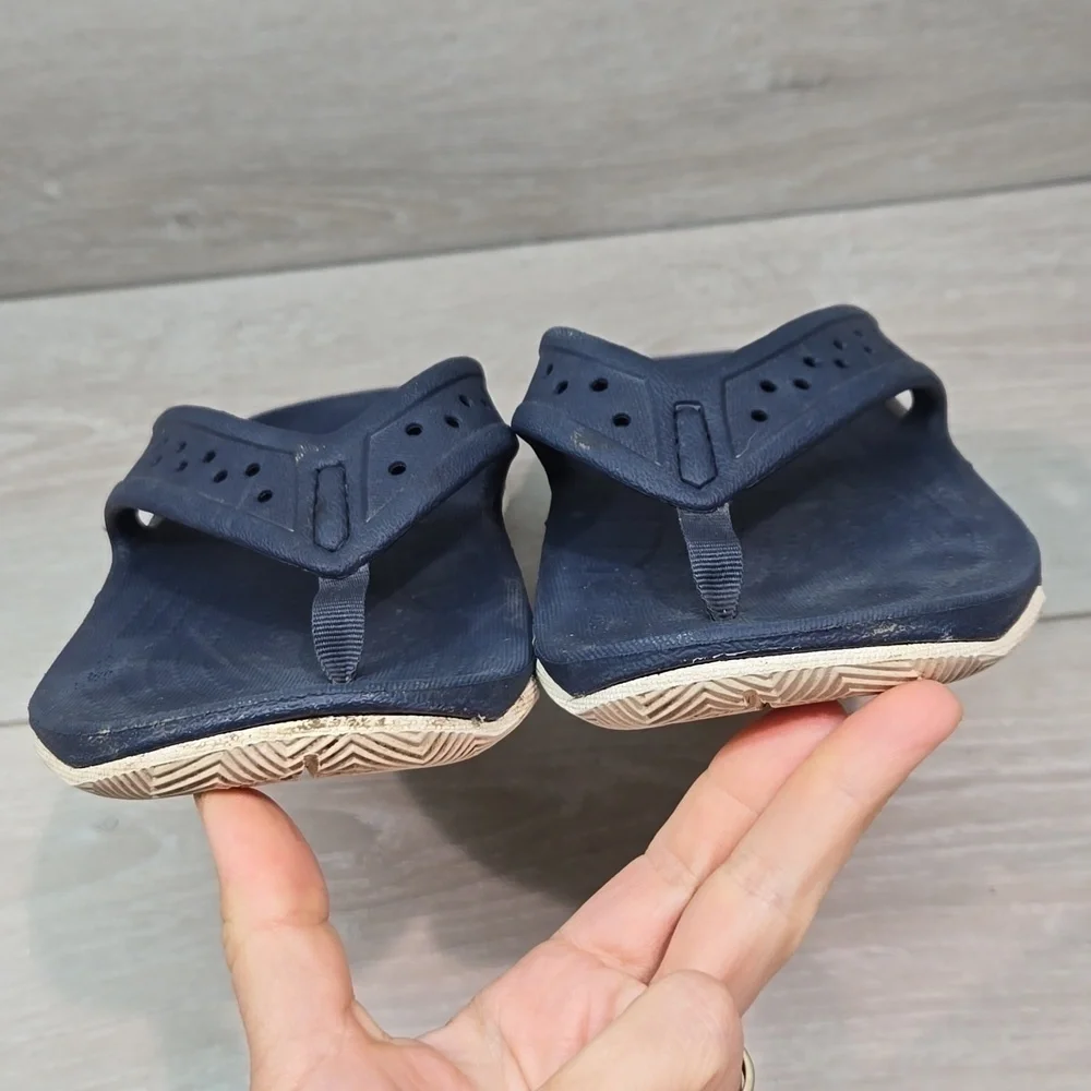 Crocs Iconic Comfort men Thong Sandals Flats shoes sz 7